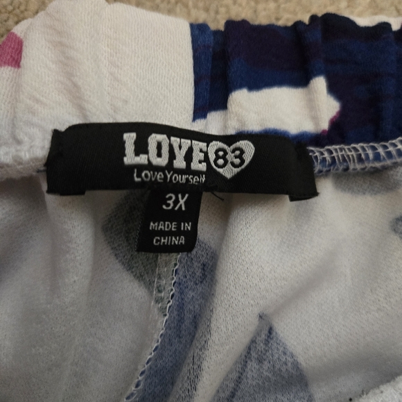 Shorts and vest - Picture 3 of 15